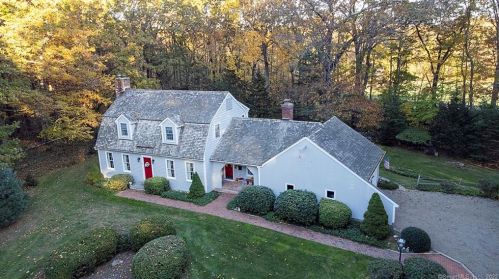 32 Isinglass Ter, Bridgeport, CT 06611-4024