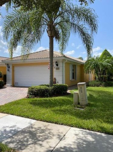5635 Dominica St, Vero Beach, FL 32967-7687