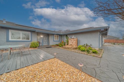 1556 Mizzen Ln, Princeton By The Sea, CA 94019-1536