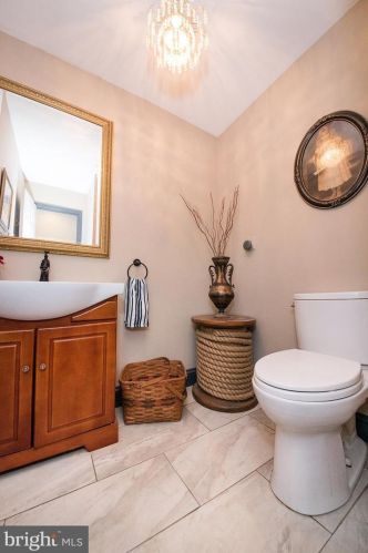 1700 Concord Ct, Blue Bell PA  19422-1336 exterior