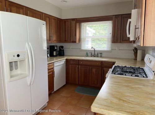 10 Dartmoor Rd, Bricktown NJ  08724-2057 exterior