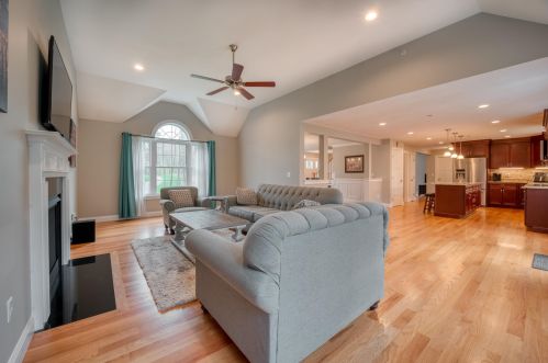 47 Floyd Rd, Derry NH  03038-4712 exterior