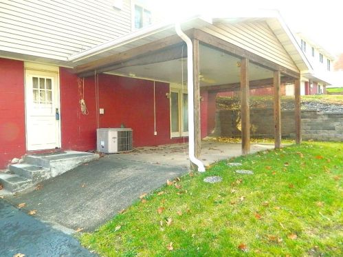 412 Pin Oak Dr, Glenshaw, PA 15116-1124