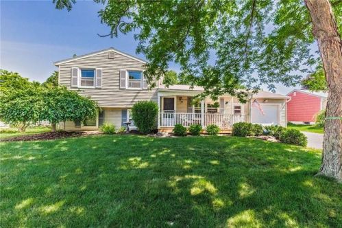 5852 Mountain Ash Dr, Canandaigua, NY 14425-9758