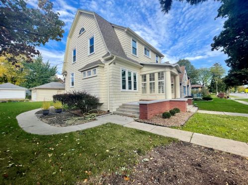 3017 43rd St, Milwaukee, WI 53219-3447