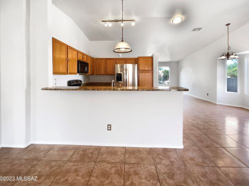 10195 Rainbow Meadow Dr, Tucson AZ  85747-5504 exterior