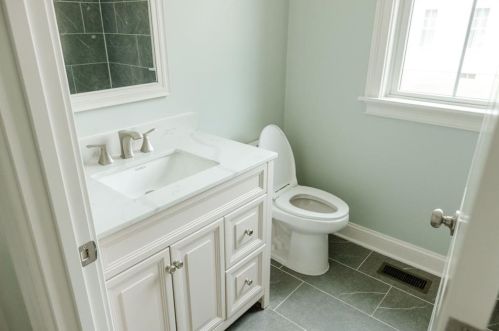 10 Woodward Rd, Lincoln RI  02865-4917 exterior