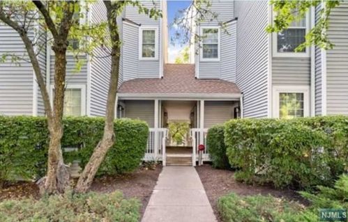 26 Cliff Dr, Englewood NJ  07631-5058 exterior