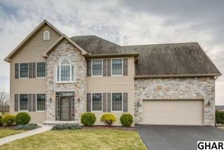 2 Old Coach Ln, Carlisle, PA 17013-8794