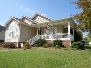 4985 Fiddlers Run Dr, Kernersville, NC 27284-7595
