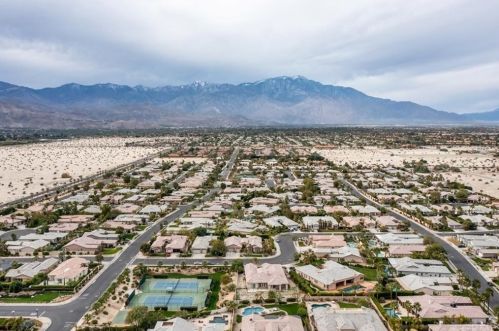15 Napoleon Rd, Rancho Mirage CA  92270-2715 exterior