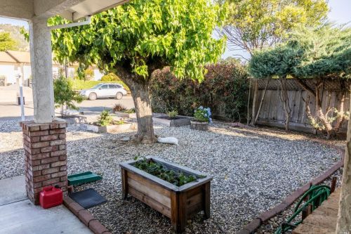 1371 Sirah Ct, Ukiah, CA 95482-3228