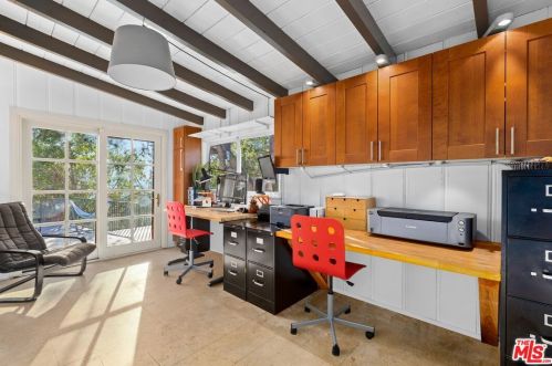 2300 Gardner Pl, Glendale CA 91206 exterior