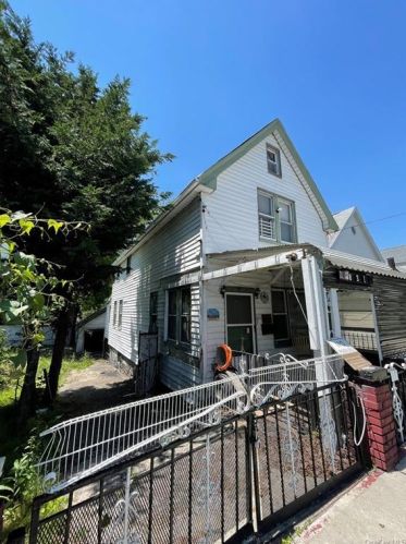 831 Swinton Ave, Bronx, NY 10465-2218
