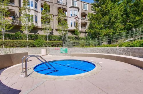 180 Caldecott Ln, Oakland CA 94618-2400 exterior