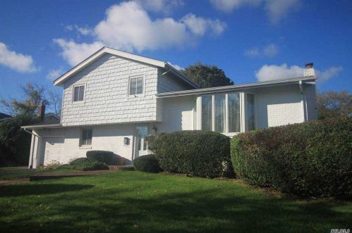 17 Sutton Ter, Muttontown, NY 11753-1927