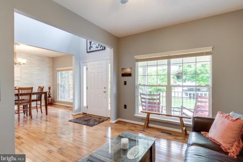 167 Alpine Dr, Leesburg VA 20175-6172 exterior