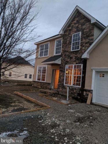 712 Weatherby Dr, West Deptford NJ  08096-5176 exterior