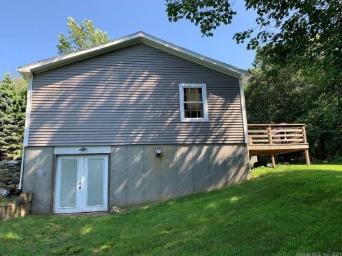 8 Cypress Rd, Uncasville CT  06382-1420 exterior