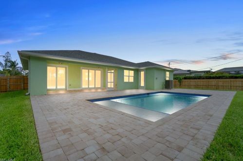 28124 Sunset Dr, Bonita Springs FL  34134-7503 exterior