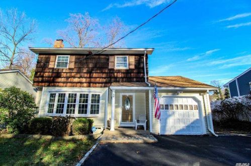 79 Washington Dr, San Remo, NY 11754-3339
