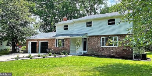 913 Lake Dr, Trenton NJ  08648-4003 exterior