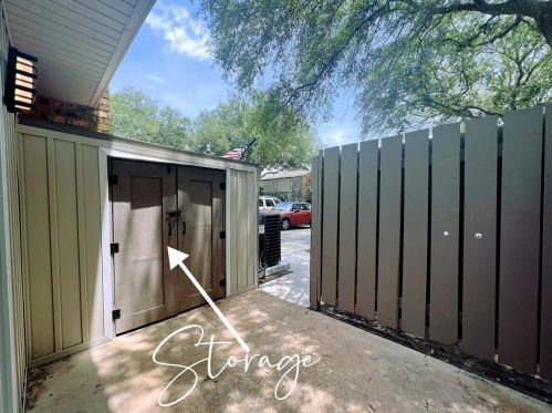 4831 Huron Dr, Pensacola FL  32507-8740 exterior