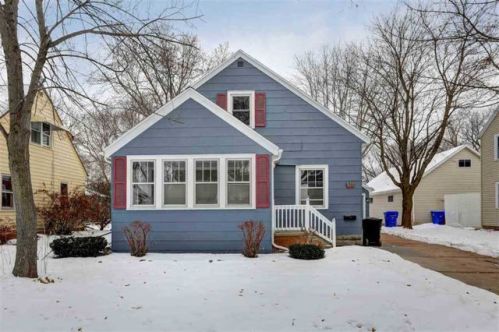 1622 Erb St, Appleton, WI 54911-3528