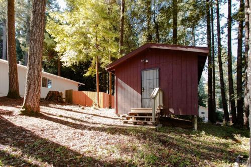 24150 Birch Pl, Willits CA  95490-9509 exterior
