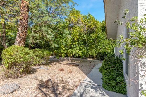 32 Lincoln Pl, Rancho Mirage CA  92270-1970 exterior