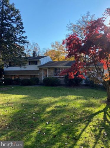 678 Cathcart Rd, Blue Bell PA  19422-1404 exterior