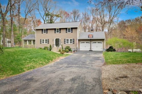 62 Farnum St, North Andover, MA 01845-5605