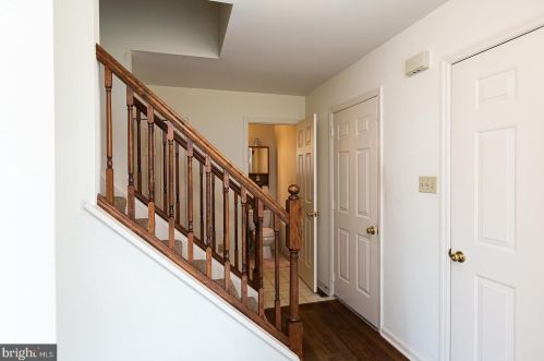 18 Townsend Ct, Lancaster PA  17603-6797 exterior