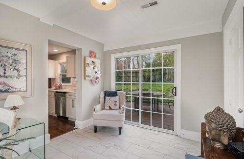 1701 Friendly Ave, Greensboro NC  27403-1238 exterior