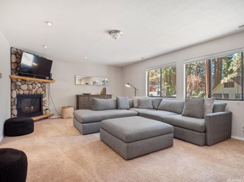 2582 Humboldt St, South Lake Tahoe CA  96150-7227 exterior