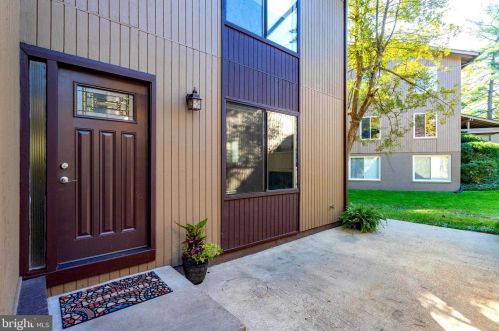 12303 Mulberry Ct, Woodbridge VA  22192-2004 exterior