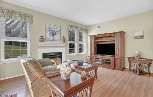 15 Quail Brook Ct, Bedminster, NJ 07921-2036