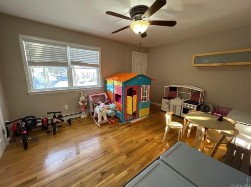18 Lk Ave, Hillburn NY  10931-9002 exterior