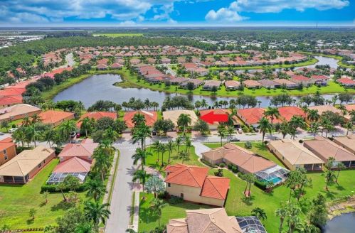 14346 Manchester Dr, Naples FL  34114-8626 exterior