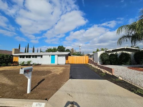 6758 Dwight Way, San Bernardino CA  92404-5536 exterior