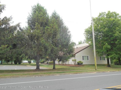 16 Creek Rd, Bricktown, NJ 08724-3301