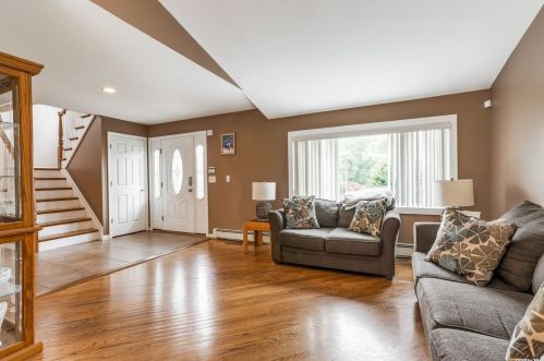 162 10th Ave, Holtsville NY  11742-2357 exterior