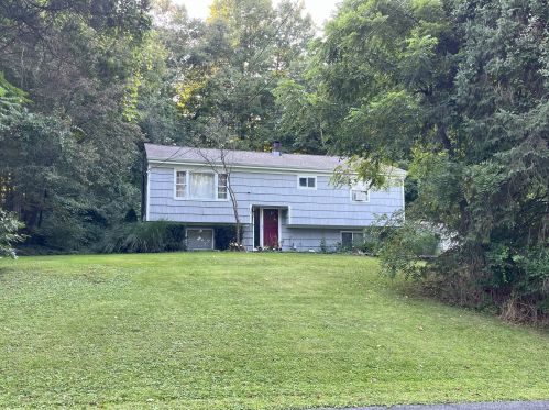 40 Overlook Dr, Northville, CT 06776-4742
