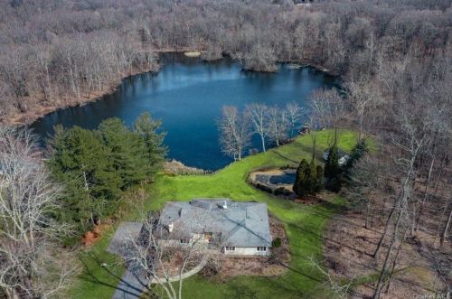 10 Grace Ln, Crotonville, NY 10562-2111