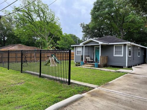 6822 Janice St, Pearland, TX 77581-6904