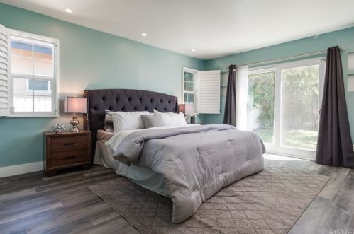 17618 Collins St, Van Nuys CA 91316-1245 exterior