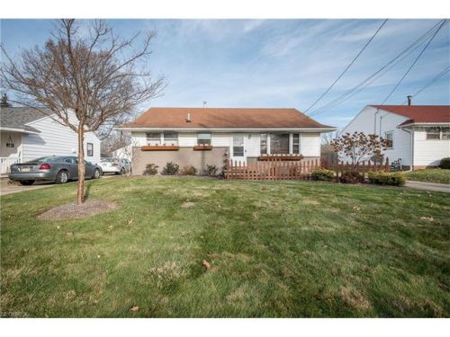2017 38th St, Canton, OH 44705-2745