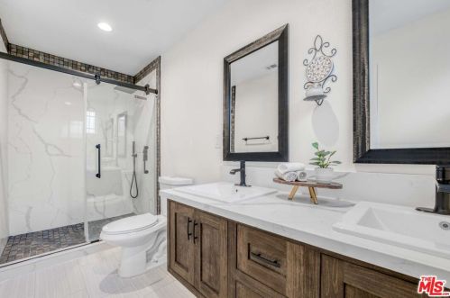 11512 La Maida St, North Hollywood CA  91601-4323 exterior