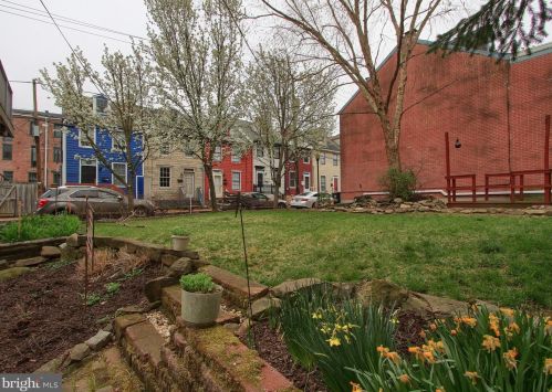 409 Boas St, Harrisburg PA 17103-1716 exterior