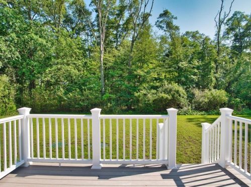 39 Cala Ave, Tiverton RI  02878-3214 exterior